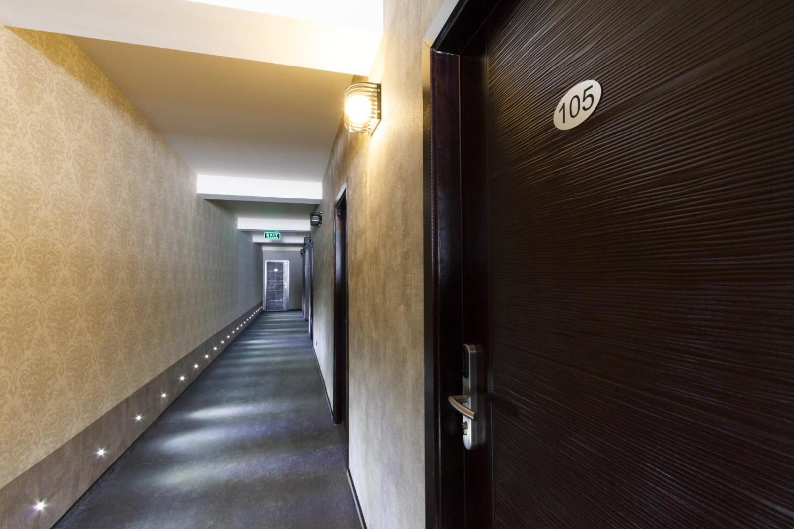 Ymy Hotels Тыргу-Жиу Экстерьер фото