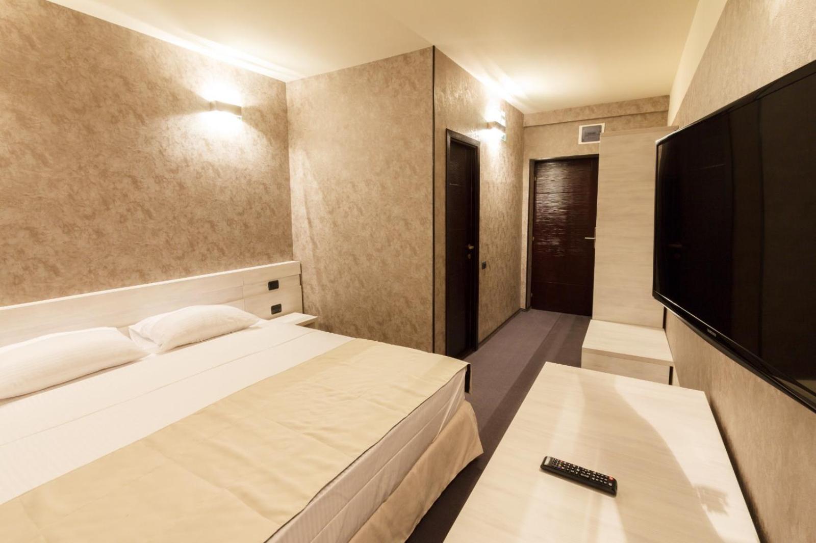 Ymy Hotels Тыргу-Жиу Экстерьер фото