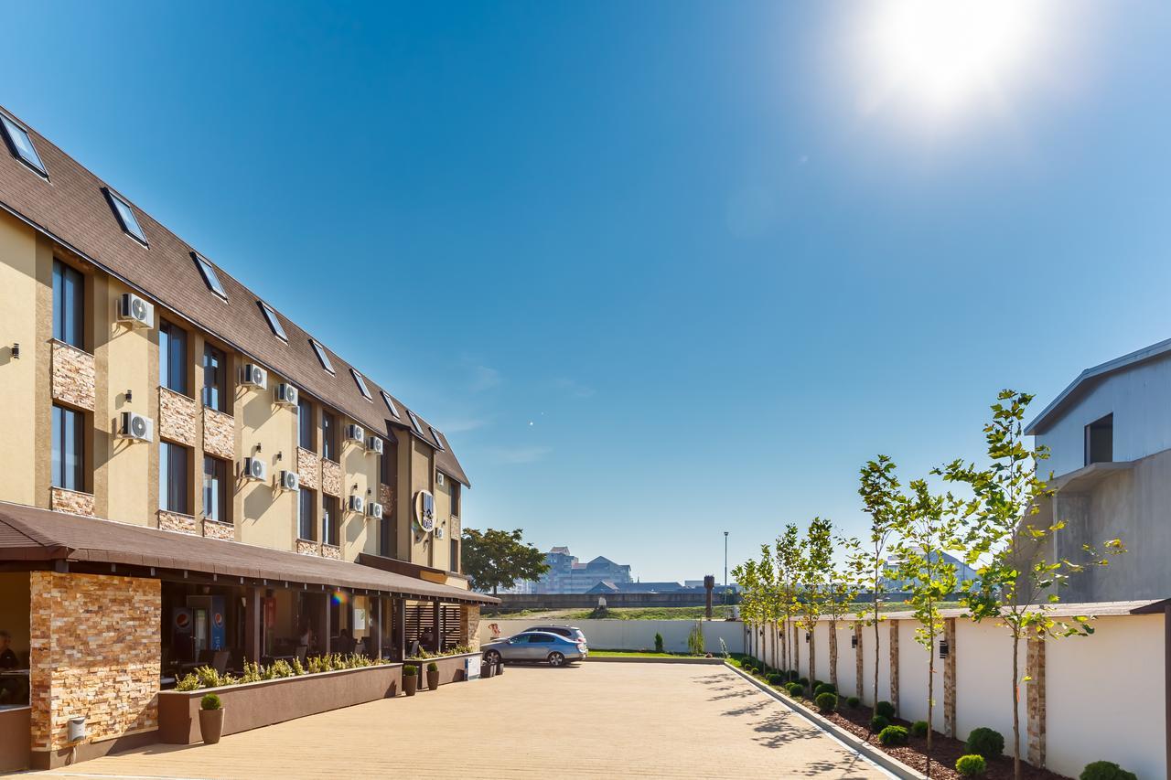Ymy Hotels Тыргу-Жиу Экстерьер фото
