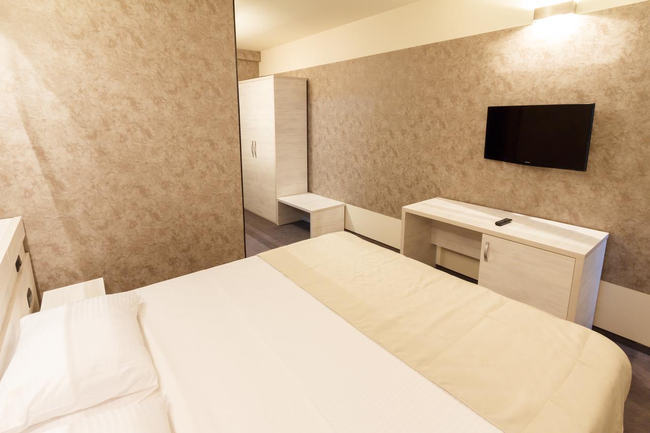 Ymy Hotels Тыргу-Жиу Экстерьер фото