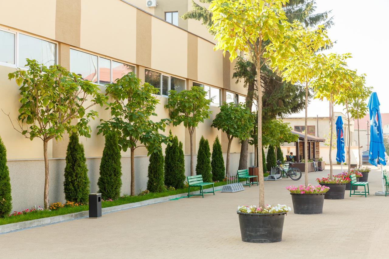 Ymy Hotels Тыргу-Жиу Экстерьер фото
