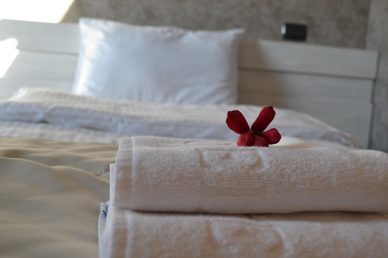 Ymy Hotels Тыргу-Жиу Экстерьер фото